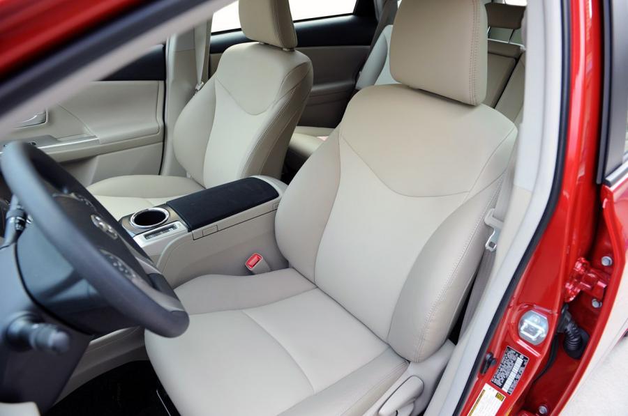  Toyota Prius V 2011 года  (фото 134 из 208)